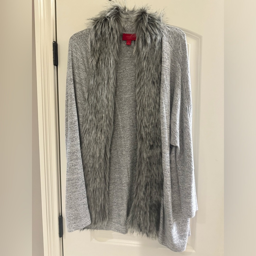 NWOT Jennifer Lopez Gray Cardigan Sweater Faux Fur Collar Dolman Sleeve. Medium - Picture 2 of 3
